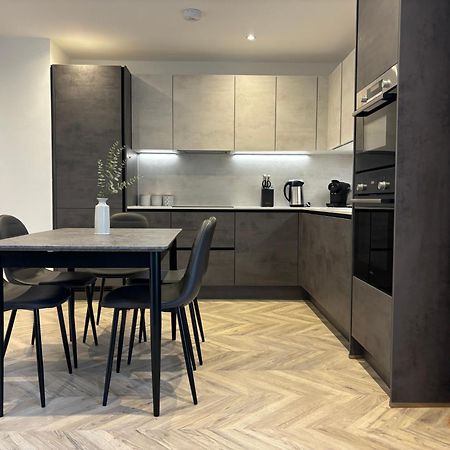 Manchester Apt, Free Parking, Business, Couples & Families Ngoại thất bức ảnh