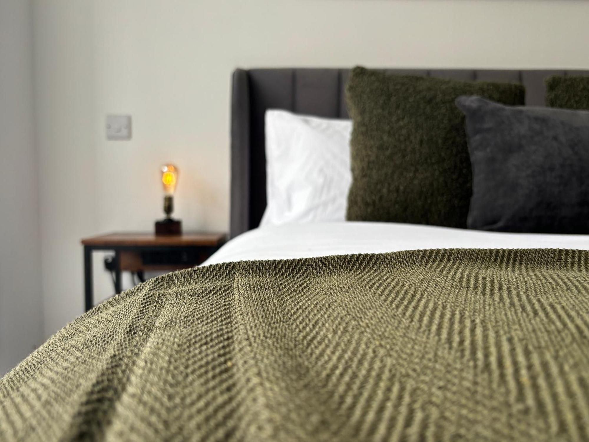 Manchester Apt, Free Parking, Business, Couples & Families Ngoại thất bức ảnh