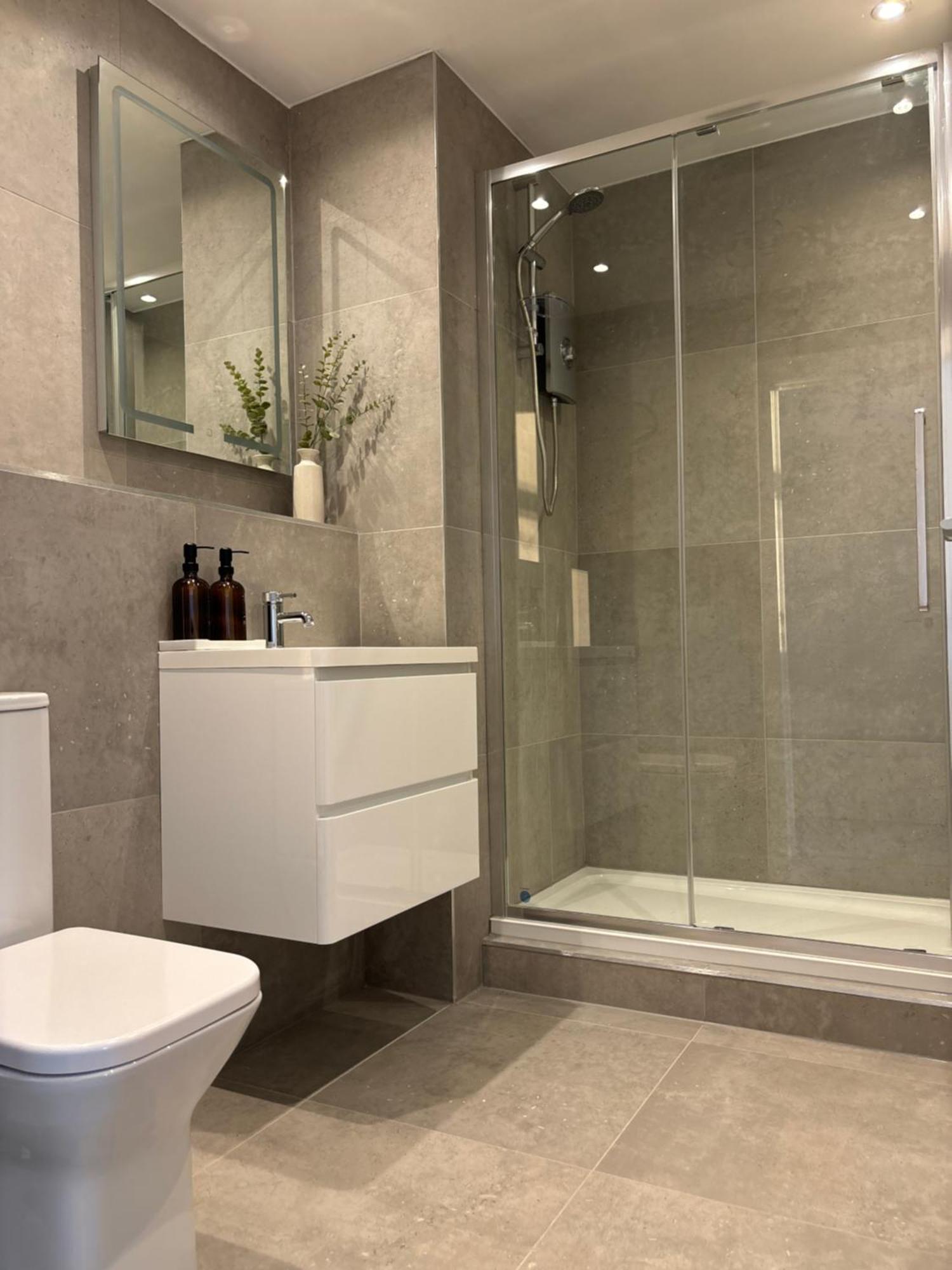 Manchester Apt, Free Parking, Business, Couples & Families Ngoại thất bức ảnh