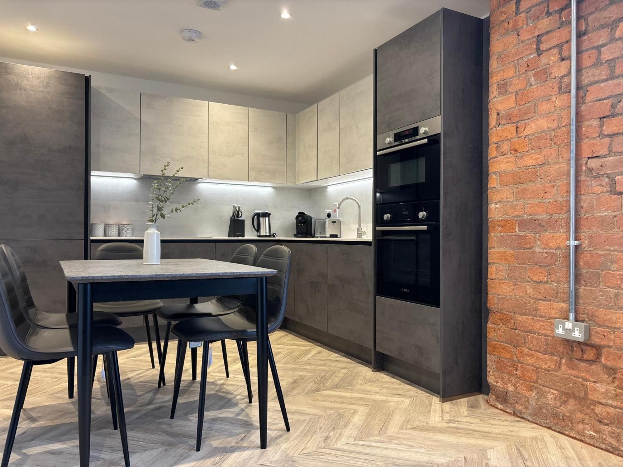Manchester Apt, Free Parking, Business, Couples & Families Ngoại thất bức ảnh