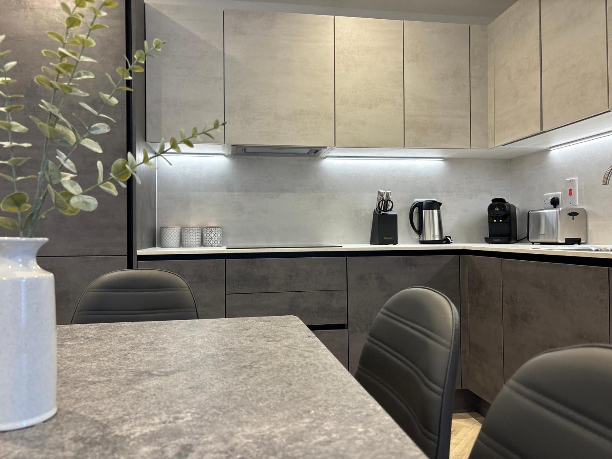 Manchester Apt, Free Parking, Business, Couples & Families Ngoại thất bức ảnh