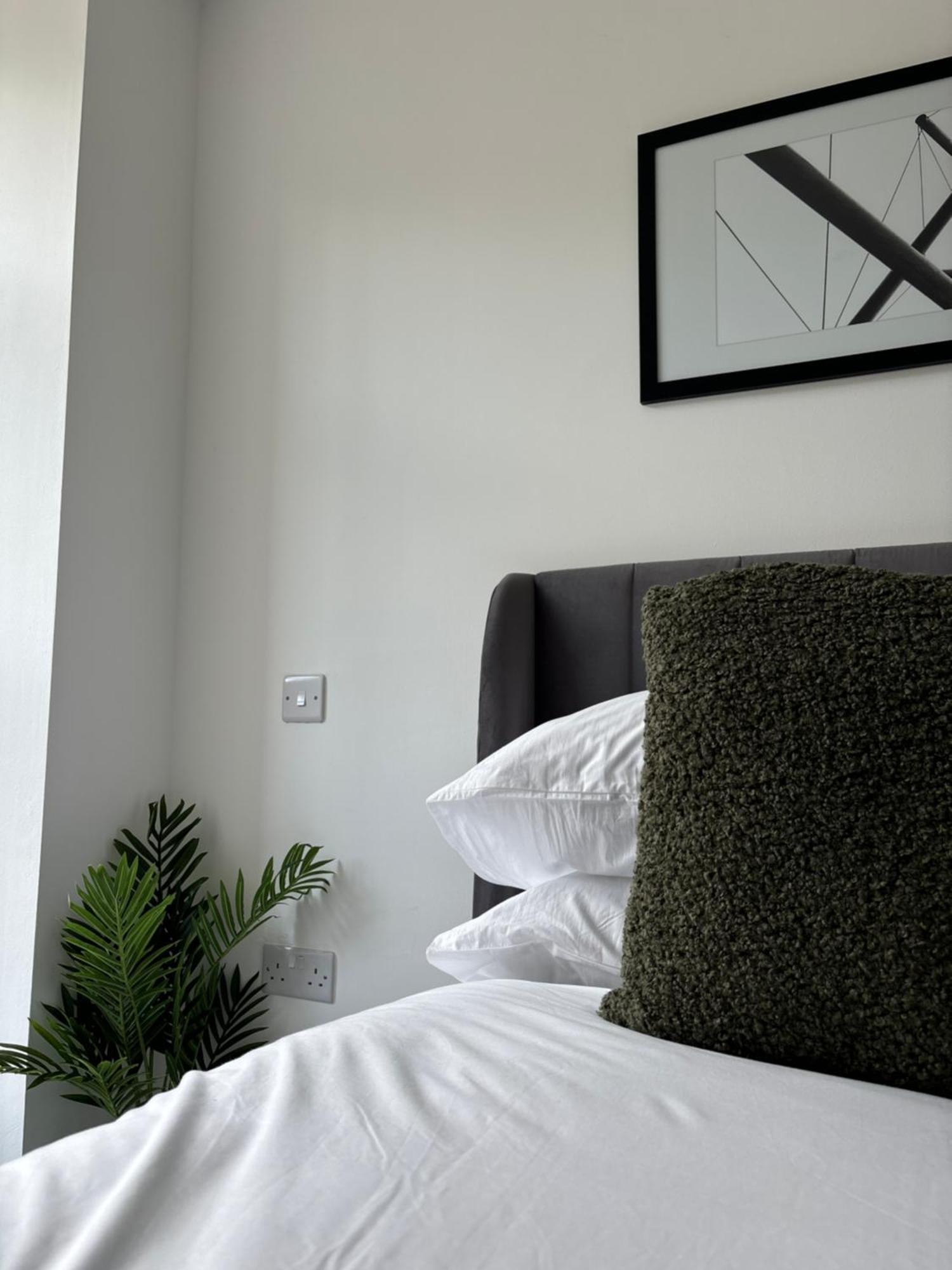 Manchester Apt, Free Parking, Business, Couples & Families Ngoại thất bức ảnh