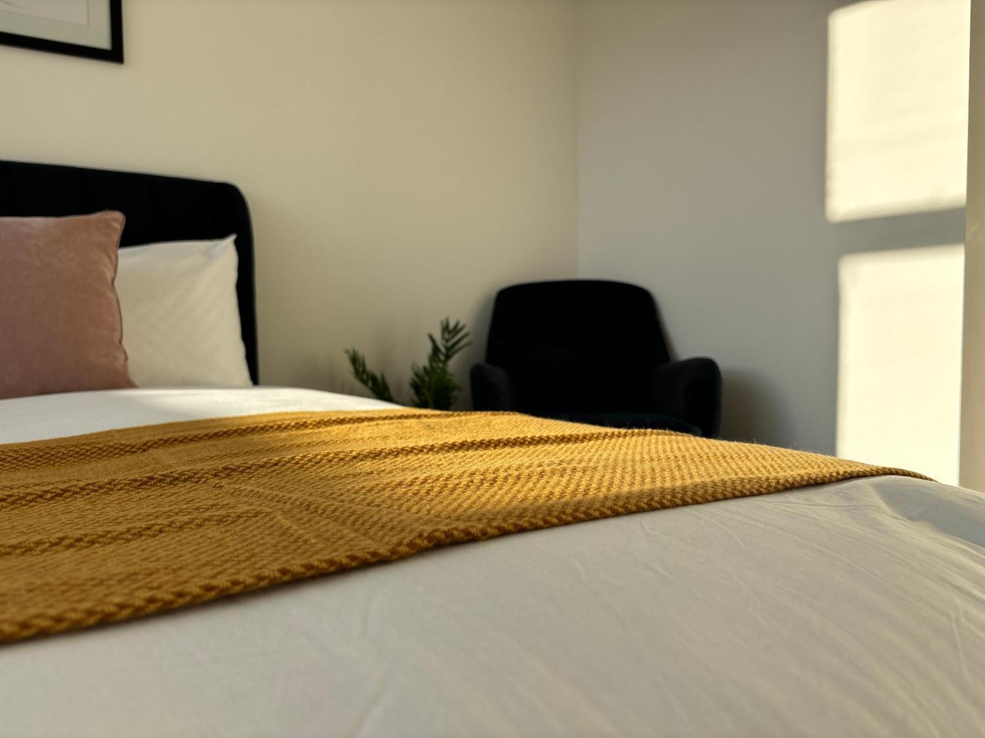 Manchester Apt, Free Parking, Business, Couples & Families Ngoại thất bức ảnh