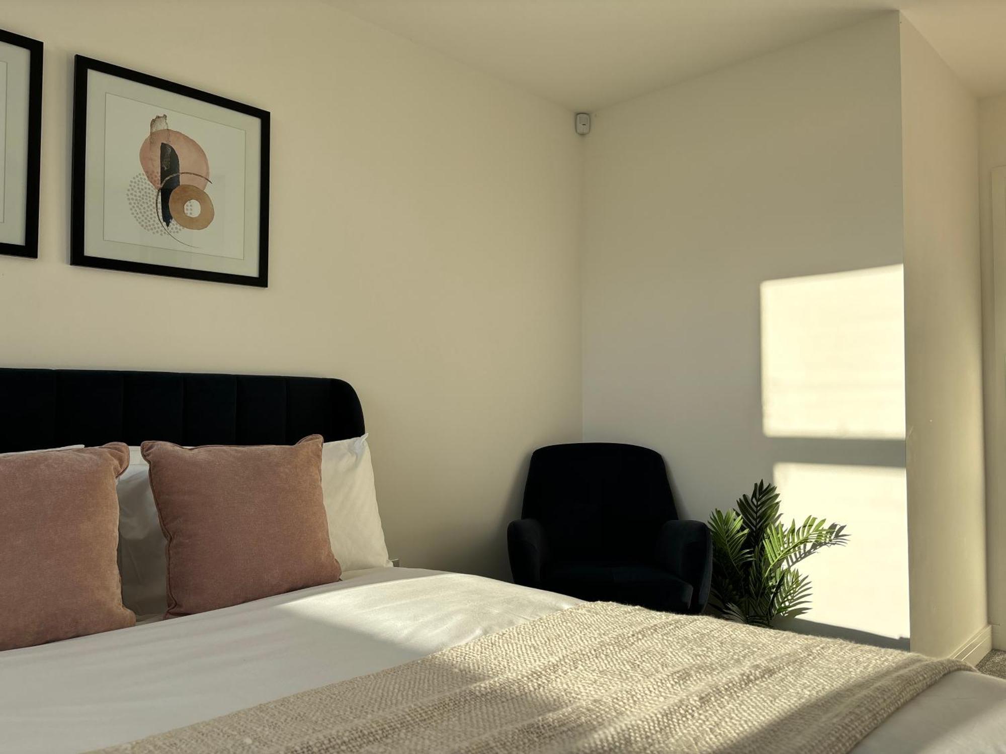 Manchester Apt, Free Parking, Business, Couples & Families Ngoại thất bức ảnh
