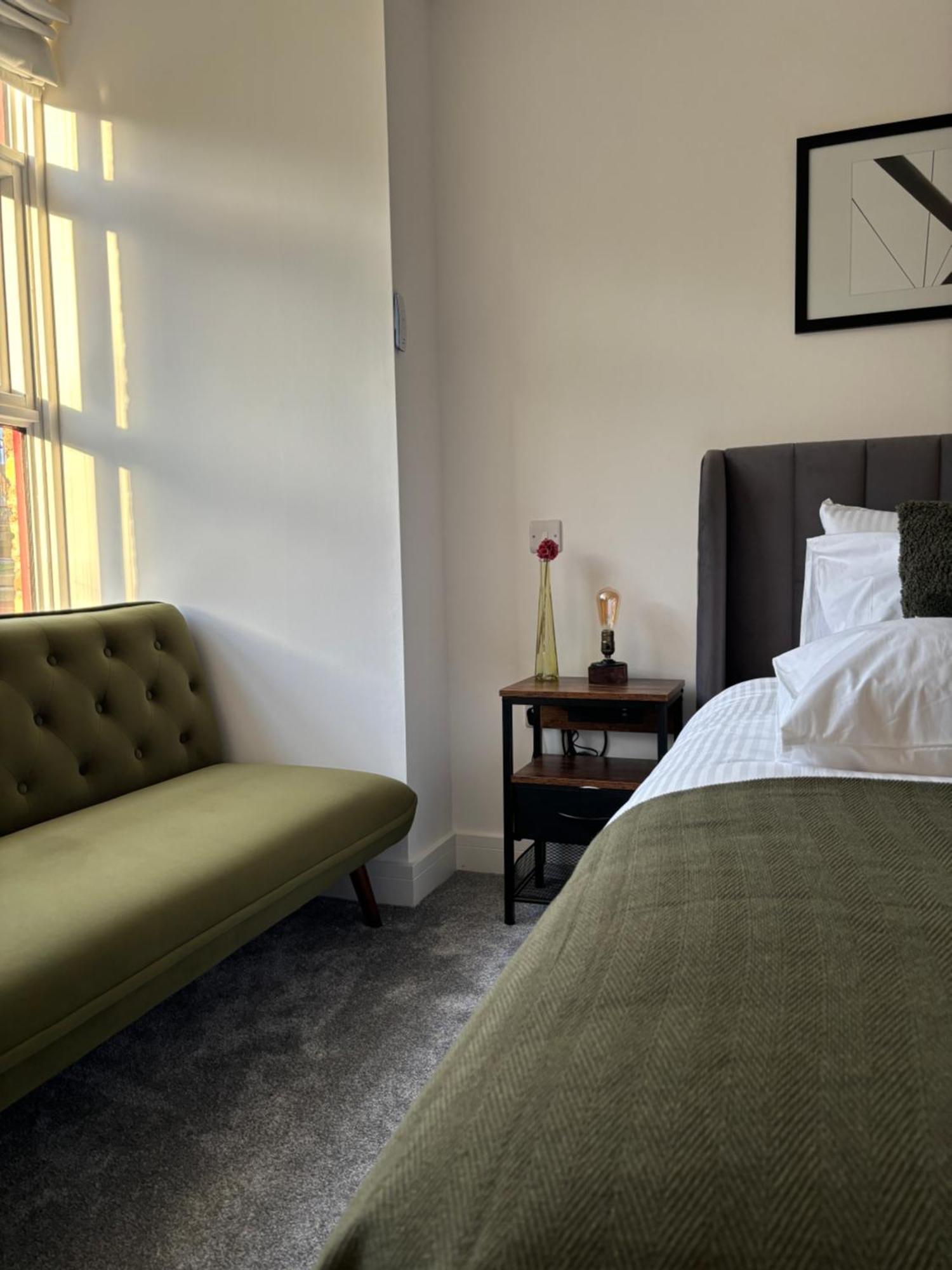 Manchester Apt, Free Parking, Business, Couples & Families Ngoại thất bức ảnh