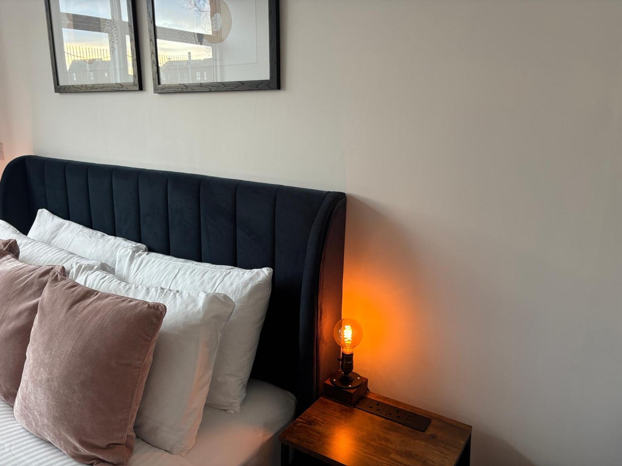 Manchester Apt, Free Parking, Business, Couples & Families Ngoại thất bức ảnh